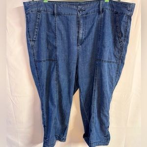 Lane Bryant Womens Capri Jeans Blue Stretch Medium Wash Pockets Roll Tab Hem  18
